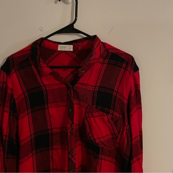 Women’s Hi-Low Buffalo Plaid Button Up - Picture 2 of 8